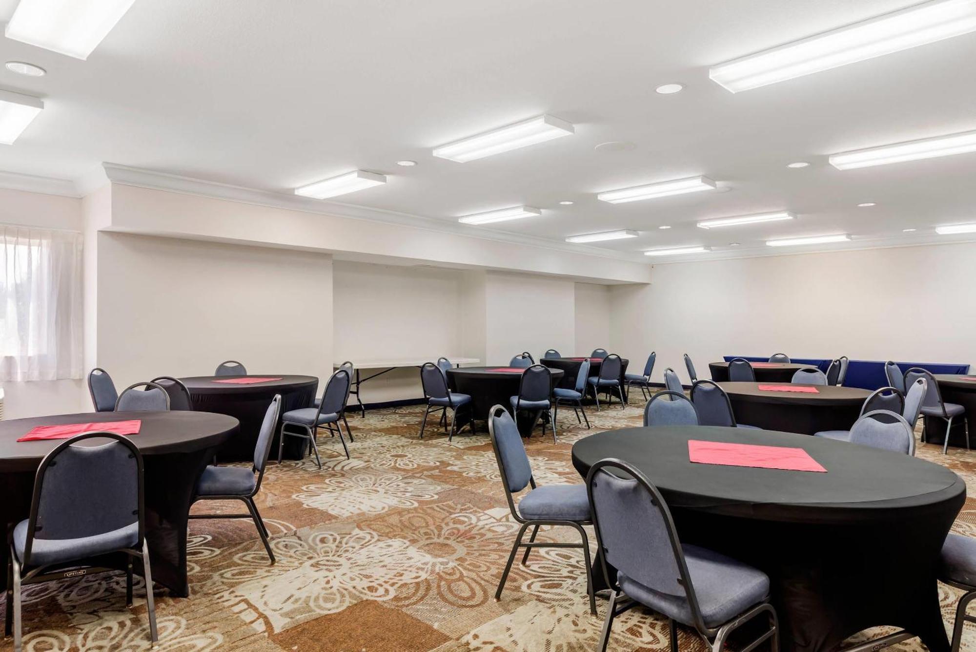 Quality & Denver Airport - Gateway Park Hotel Aurora
