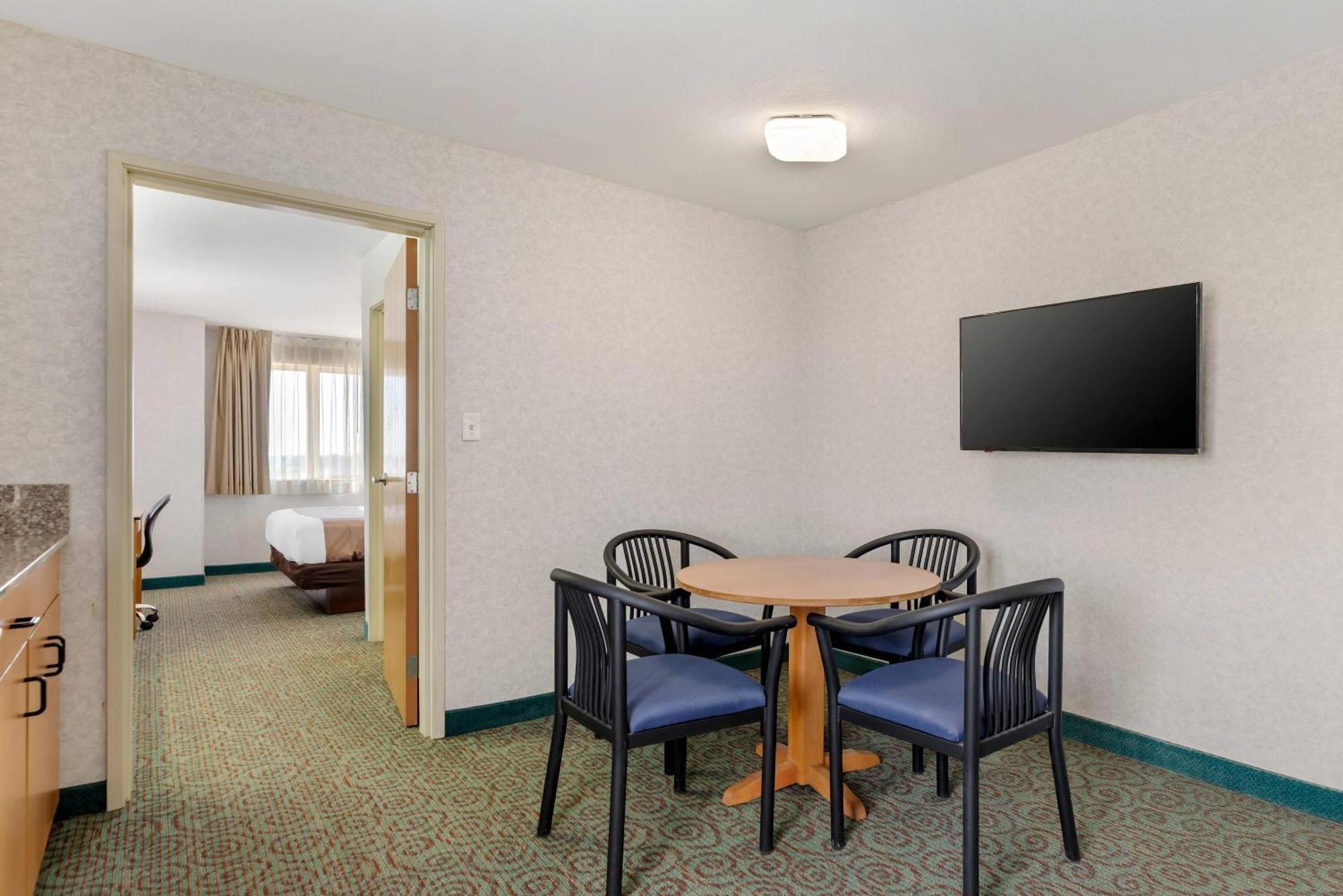 Quality & Denver Airport - Gateway Park Hotel Aurora